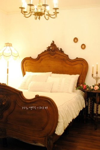 로코코 조각이 아름다운 프렌치 오크 2인 침대